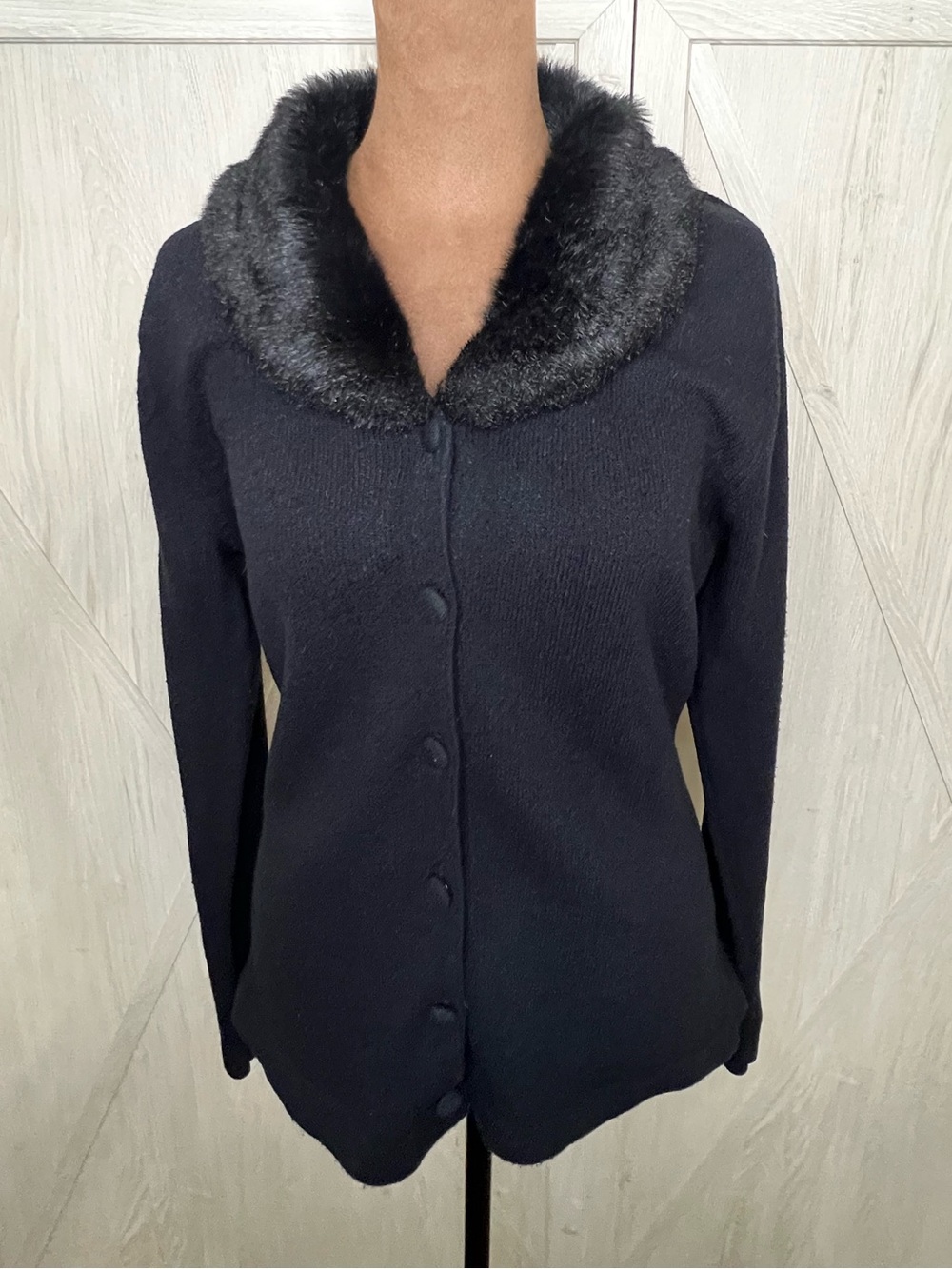 ✨ Liz Claiborne Faux Fur Collar Knit Cardigan Sweater Size M Black
